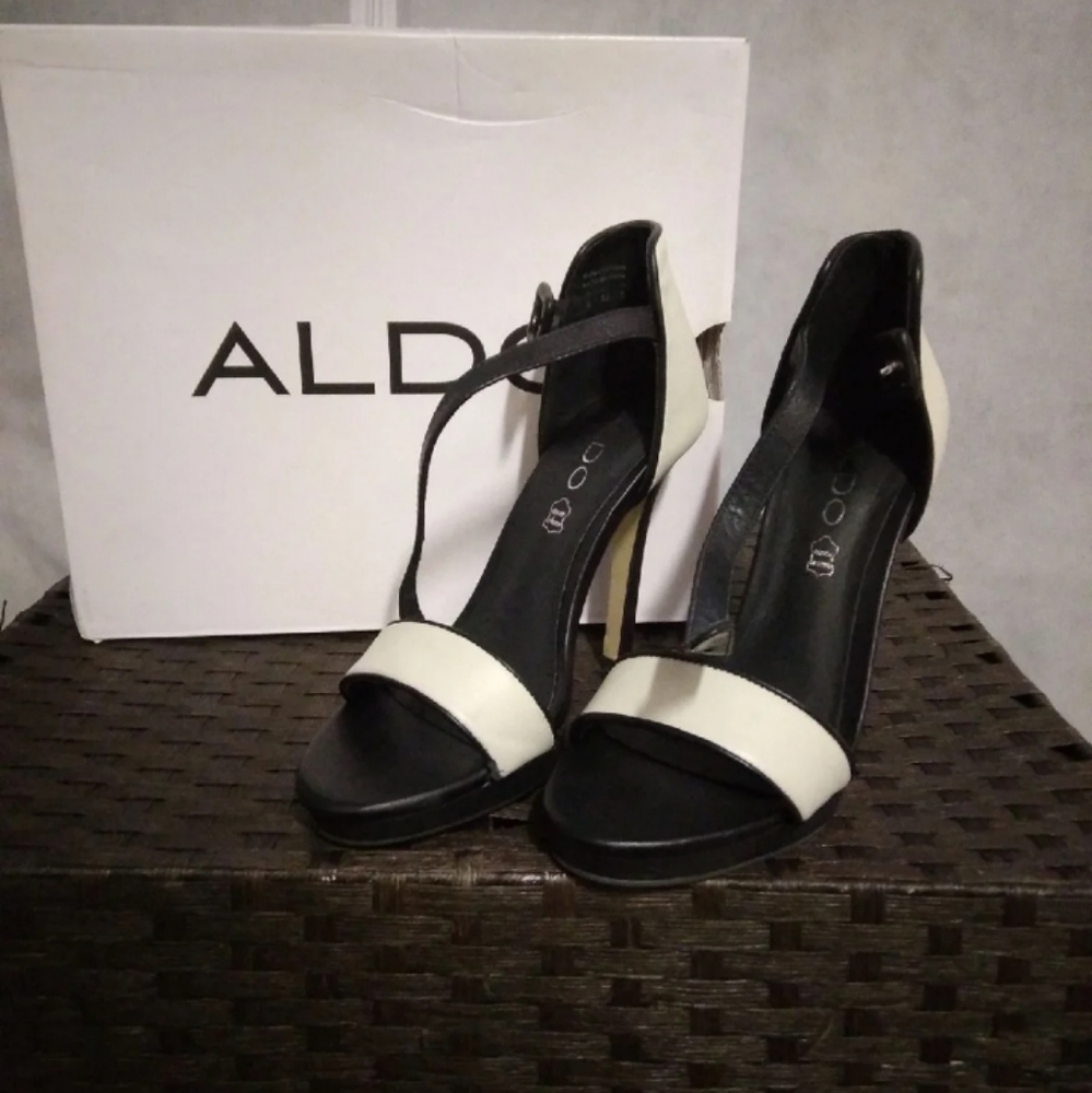 EUC Aldo heels